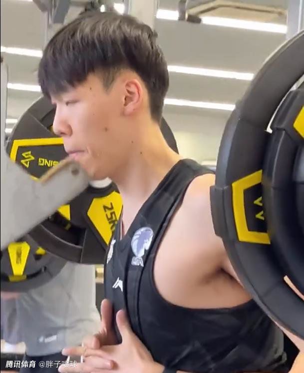 男生把裤子脱了吃我的j男男